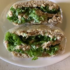 A picture of Oatmeal bead sandwich.