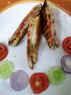 वेज सैंडविच(Veg sandwich recipe in hindi) रेसिपी मुख्य फोटो