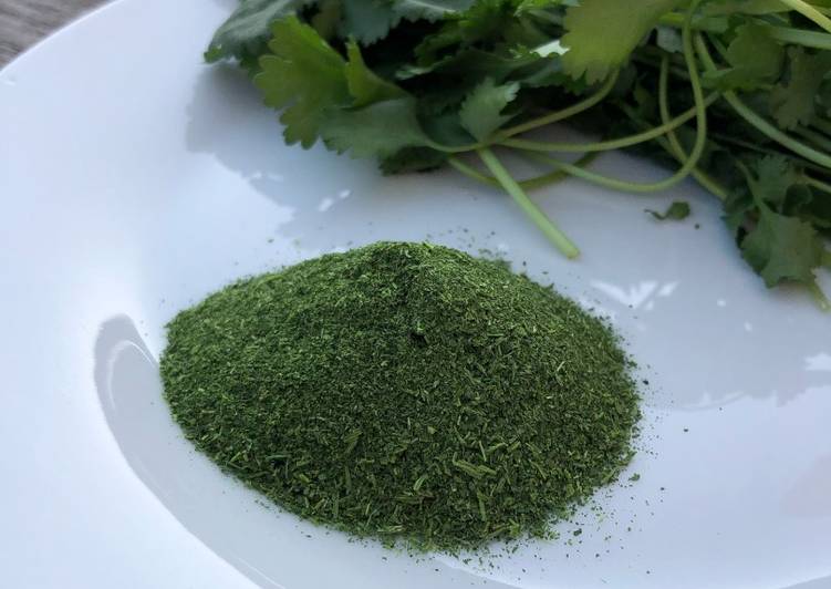 Tuesday Tip | How to Dry Fresh Coriander Leaves in the Microwave Method