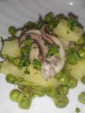 Seppie con piselli e patate