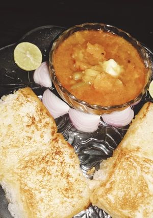 पाव भाजी (Pav Bhaji recipe in hindi) रेसिपी मुख्य फोटो