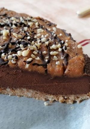 Una foto de Tarta de chocolate y caramelo de almendras!!