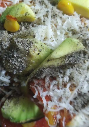 A picture of Avocado capsicum sweet corn pizza.