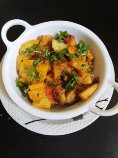 आलू बैंगन की सब्जी (Aloo baingan ki sabzi recipe in hindi) रेसिपी मुख्य फोटो