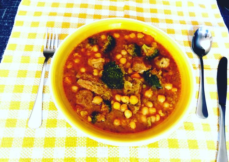 Guiso de garbanzos con costillas y carne magra de cerdo 🐽