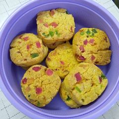 A picture of Tutti fruitti Karachi biscuits.