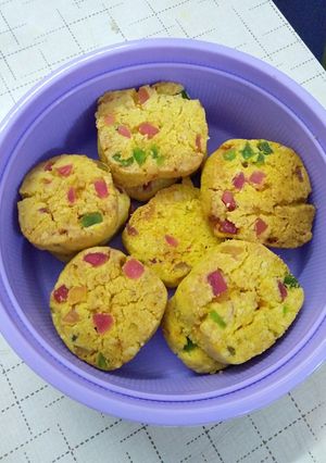 A picture of Tutti fruitti Karachi biscuits.