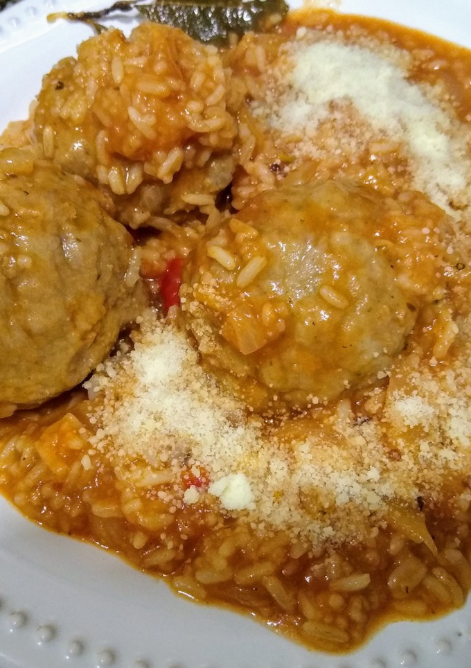 Una foto de Albóndigas con arroz
