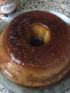 Una foto de Flan tipo budín de pan🤗🥰