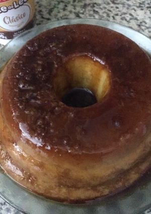 Una foto de Flan tipo budín de pan🤗🥰