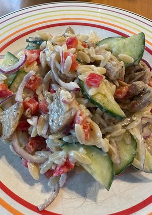 Griechischer Nudelsalat mit Putengyros Rezepthauptbild