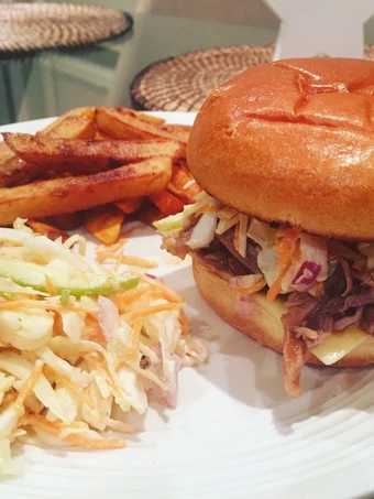 Easy Steps to Make Recipes Bbq pulled pork burger the Delicious Can Pamper Your Tongue.
