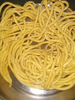 તીખા ગાંઠિયા (Tikha Ganthiya Recipe In Gujarati) રેસીપી મુખ્ય ફોટો