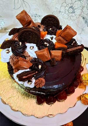 A picture of Triple Chocolate cake.