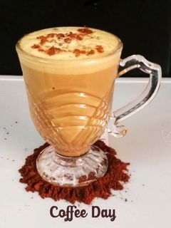 हॉट फोमी कॉफी (Hot Foamy Coffee Recipe In Marathi) रेसिपी चे मुख्य फोटो 