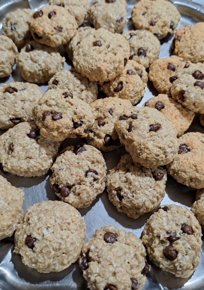 Una foto de Galletitas de avena y banana con chips de chocolate