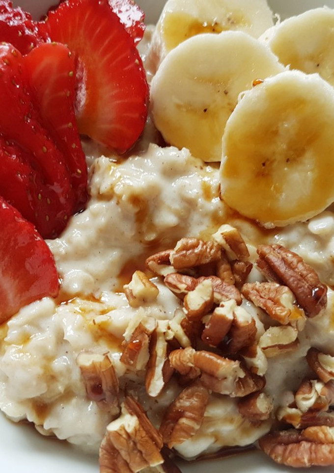 Una foto de Avena con Plátano y Fresas