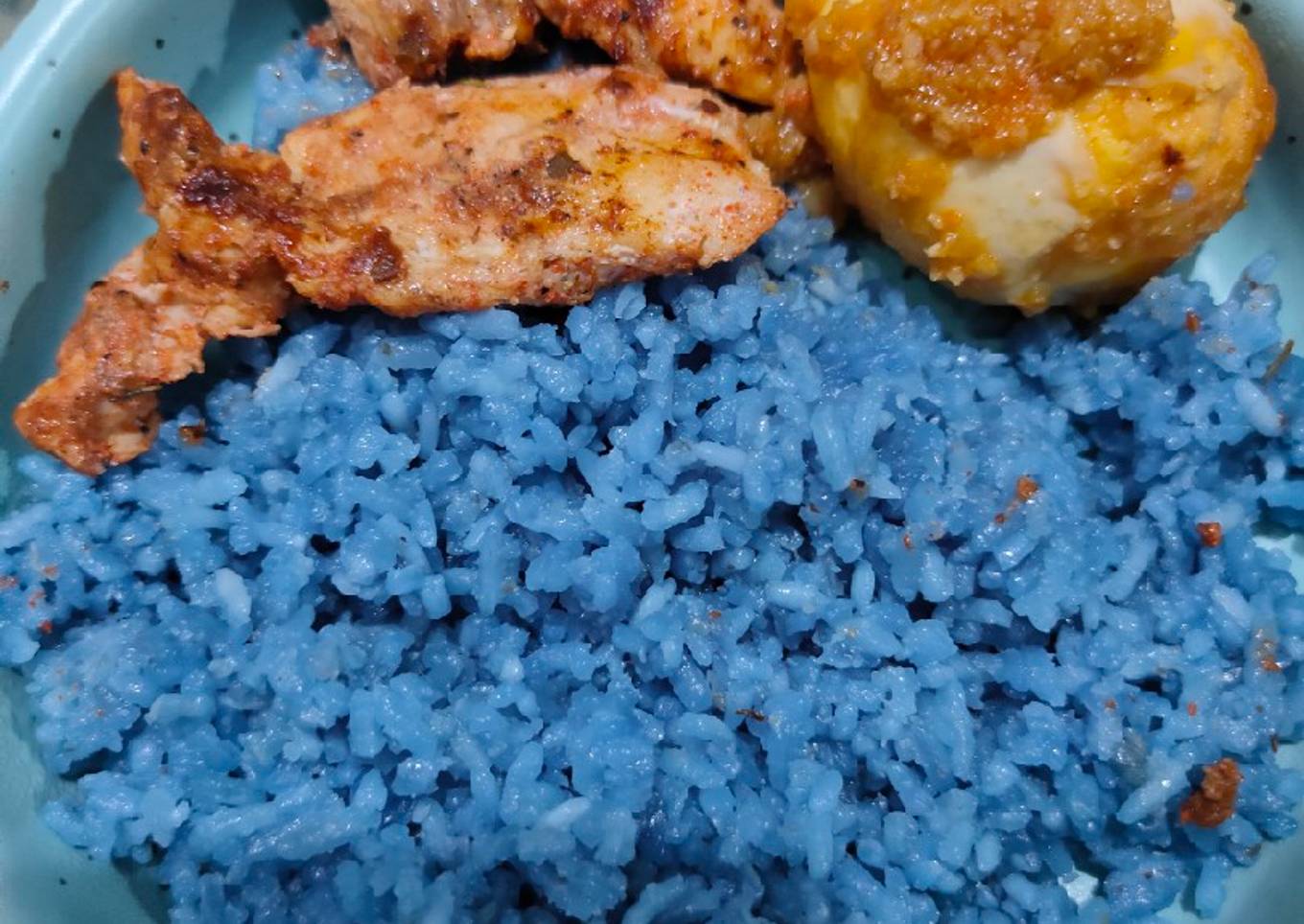 Nasi uduk biru