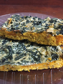 Una foto de TARTA DE ESPINACA Y RICOTA CON BASE DE ZAPALLO 🥬