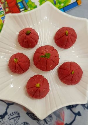 A picture of Rava beetroot modak.