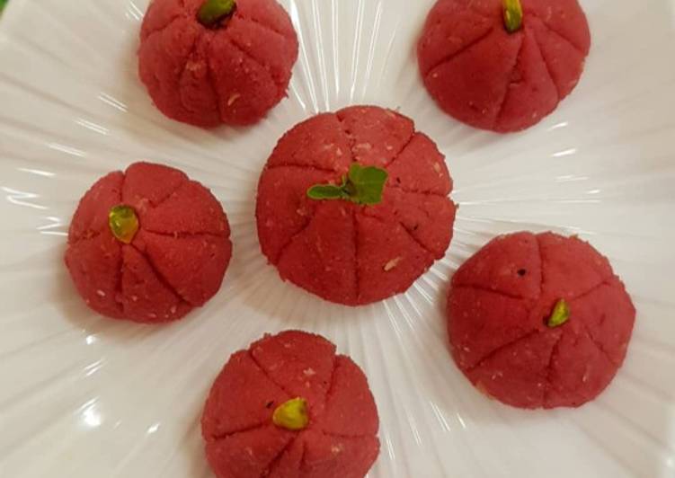 Steps to Prepare Ultimate Rava beetroot modak
