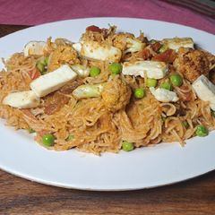 A picture of Vermicelli in makhni gravy.