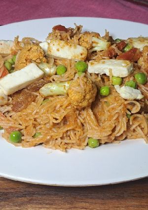 A picture of Vermicelli in makhni gravy.