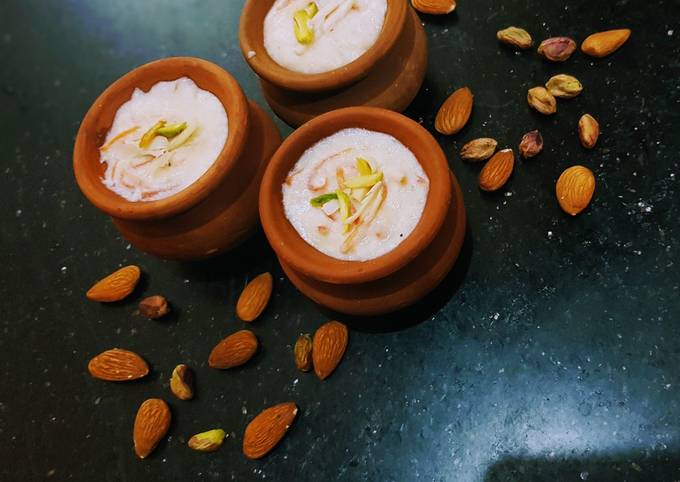 Simple Way to Prepare Ultimate Gajrela Matka Kheer