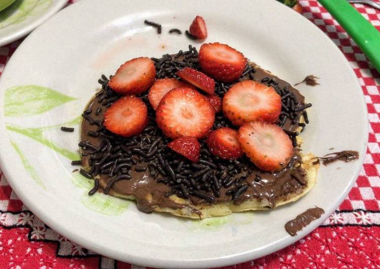 Panqueca Americana com Brigadeiro e Morangos