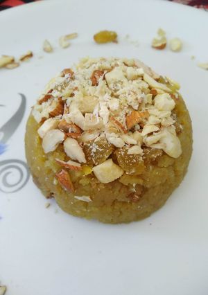 मुंग दाल हलवा (moog dal halwa recipe in hindi) रेसिपी मुख्य फोटो