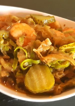Una foto de Tallarines de calabacín con langostinos al teriyaki