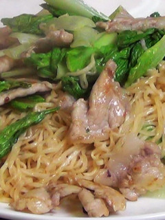 【哇菜影音食譜】台式炒泡麵 的食譜成品照片
