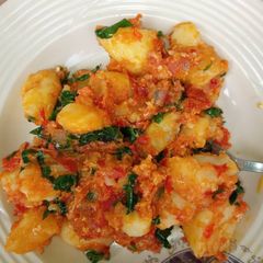 A picture of Potatoes in egg sauce.
