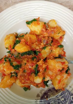 A picture of Potatoes in egg sauce.