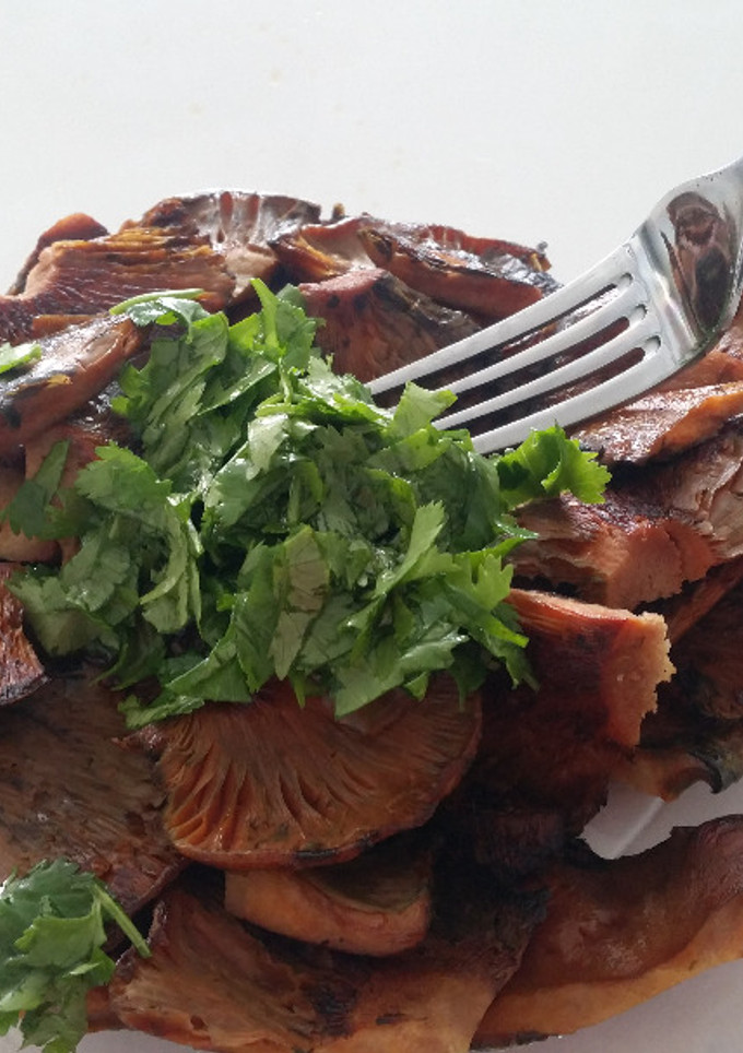 Una foto de Níscalos con limón y cilantro