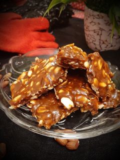 पीनट चिक्की (Peanut chikki recipe in hindi) रेसिपी मुख्य फोटो