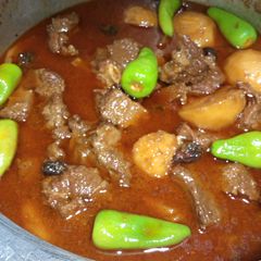 A picture of Aloo Gosht.