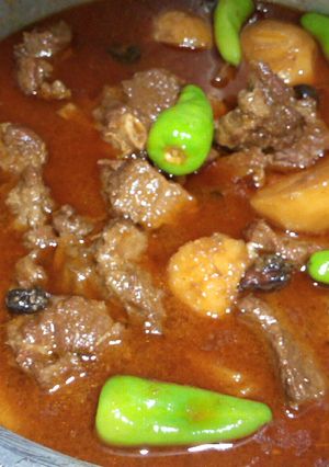 A picture of Aloo Gosht.