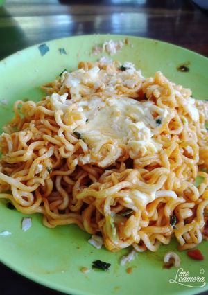 รูปของ บะหมี่กึ่งสำเร็จรูปกับเจ้าชีสส