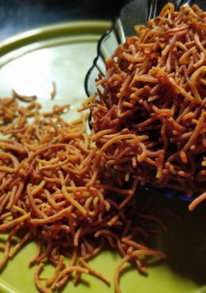 आलू भुजीया (alu bhujiya recipe in marathi) रेसिपी चे मुख्य फोटो 