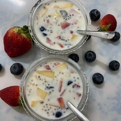 A picture of Mango,berries fruit sago.