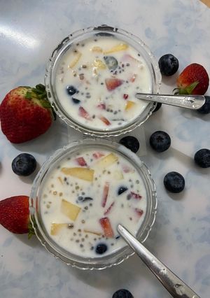 A picture of Mango,berries fruit sago.