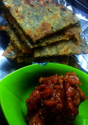 A picture of Palak paratha.
