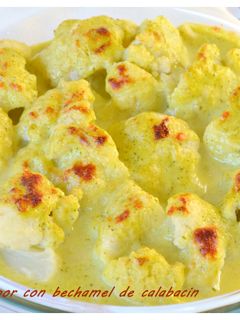 Una foto de Coliflor al vapor con bechamel de calabacin. (Thermomix)