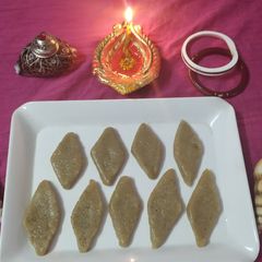 A picture of Cashew burfi.