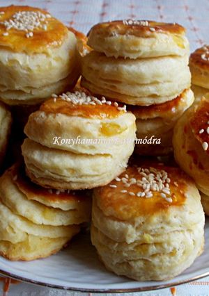Hajtogatott krumplis pogácsa recept fotója