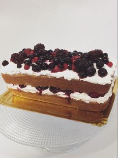 Una foto de Tarta de frutos rojos (sin lactosa)