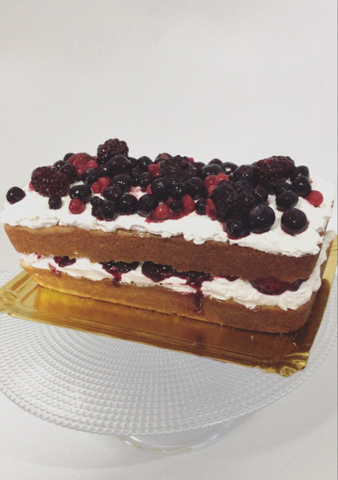 Una foto de Tarta de frutos rojos (sin lactosa)