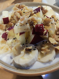 Una foto de Bowl de yogurt griego sin azúcar con fruta