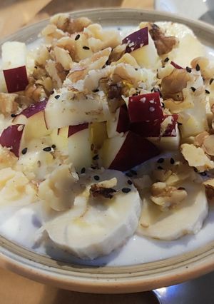 Una foto de Bowl de yogurt griego sin azúcar con fruta